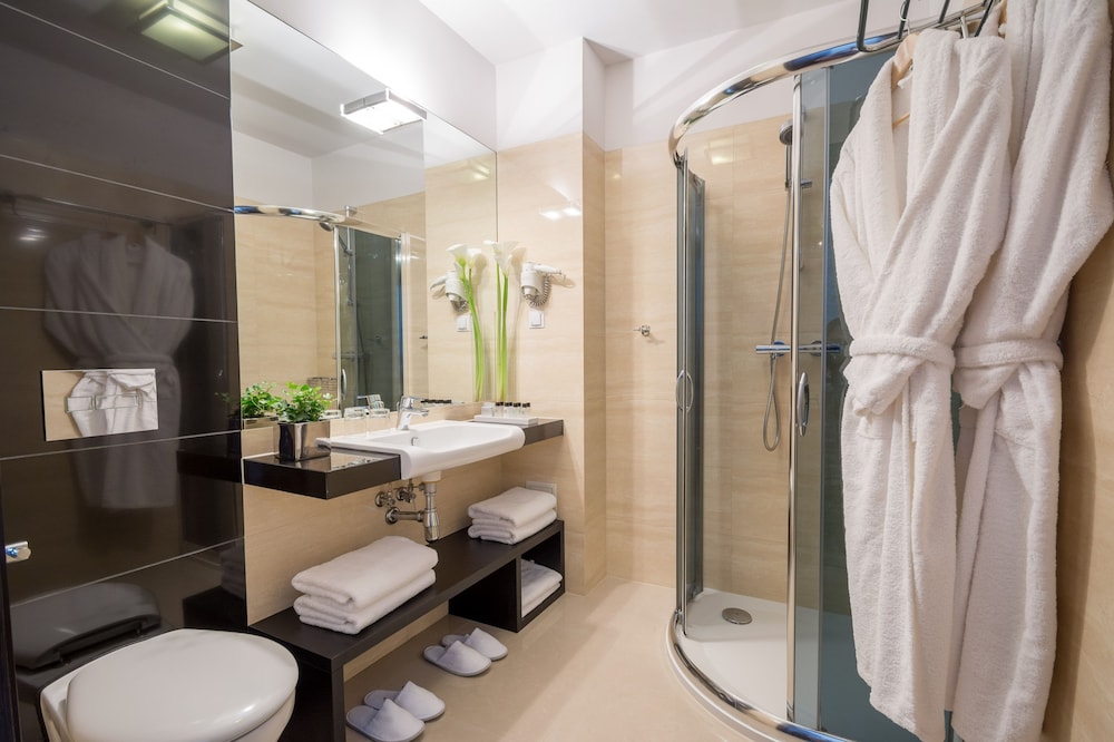 Queen Boutique Hotel — Hotel rooms in Krakow, Lesser Poland