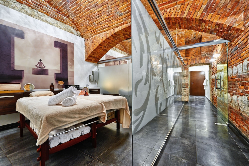 Queen Boutique Hotel — Hotel rooms in Krakow, Lesser Poland