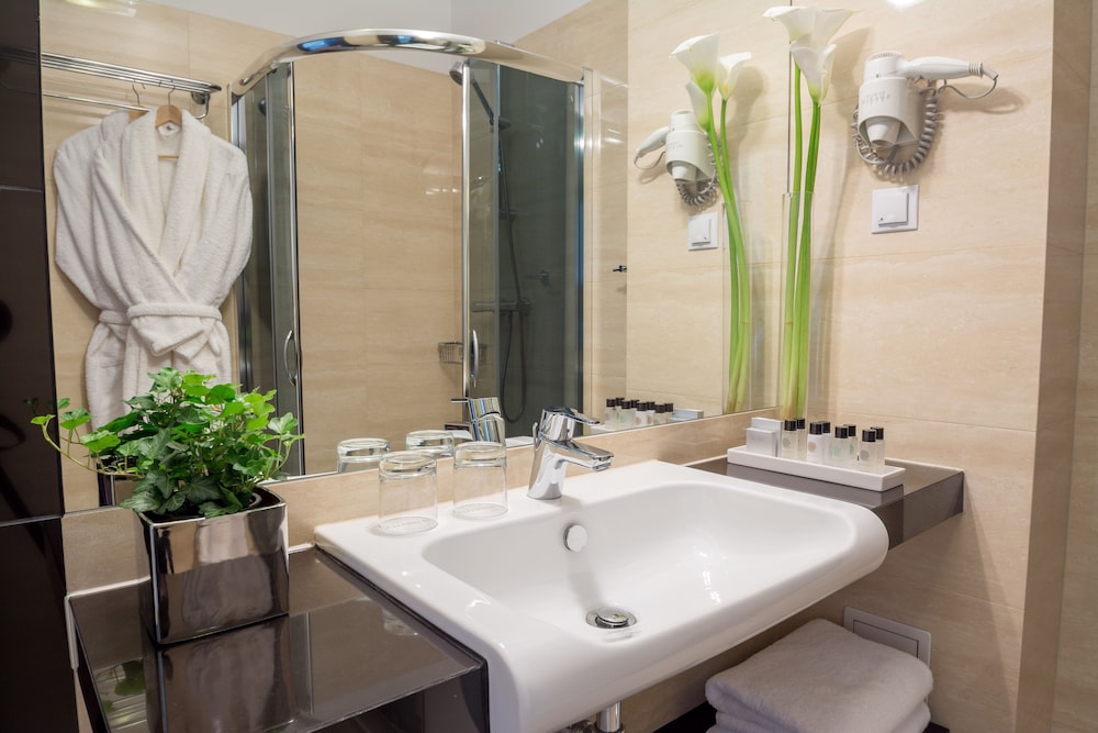 Queen Boutique Hotel — Hotel rooms in Krakow, Lesser Poland