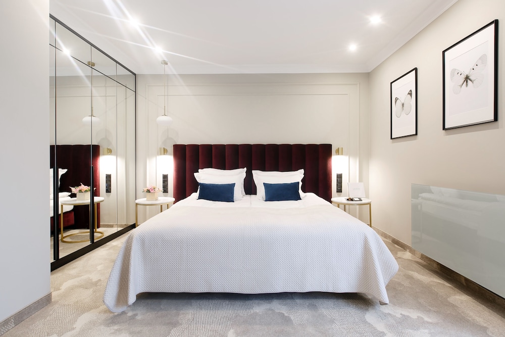 Queen Boutique Hotel — Hotel rooms in Krakow, Lesser Poland
