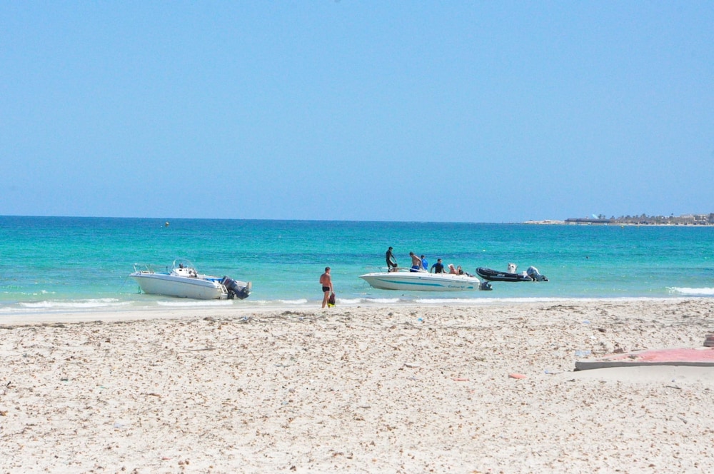 Diar Yassine — Beach in Midoun, Medenine