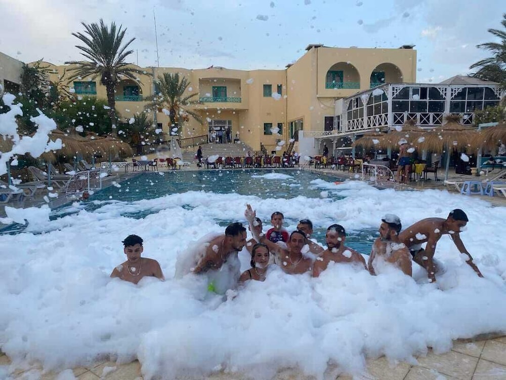 Diar Yassine — Swimming pool in Midoun, Medenine