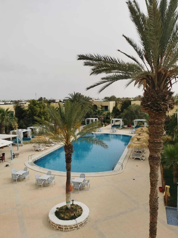 Diar Yassine — Swimming pool in Midoun, Medenine