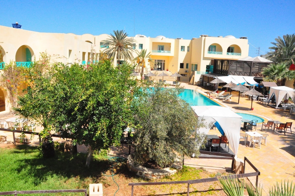 Diar Yassine — Swimming pool in Midoun, Medenine
