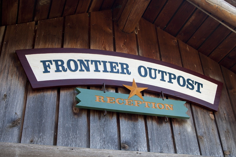 Disney Davy Crockett Ranch — Hotel building in Disneyland Paris, Ile-de-France