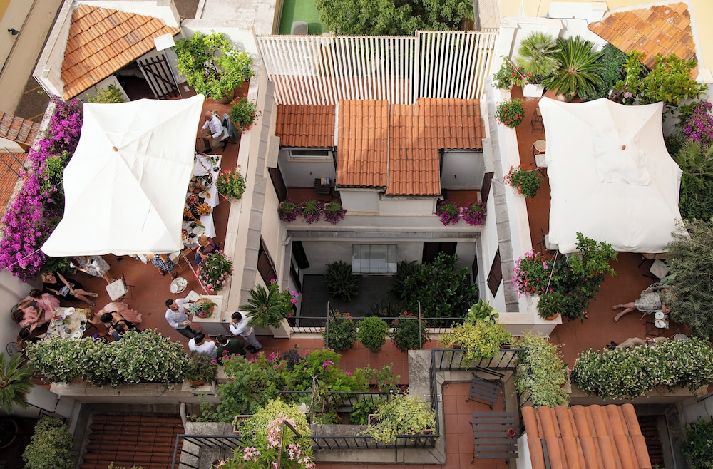 Hotel Alpi — Hotel building in Rome, Lazio