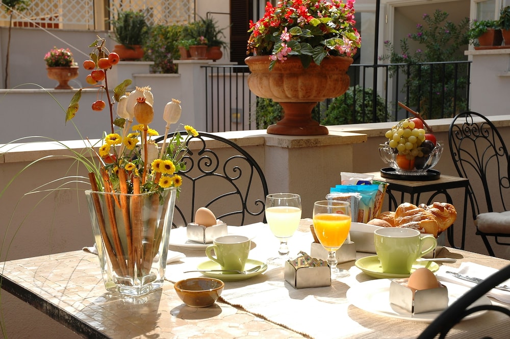 Hotel Alpi — Restaurant & bars in Rome, Lazio
