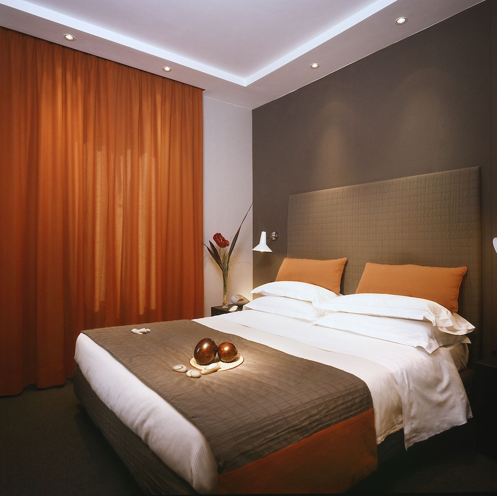 Hotel Alpi — Hotel rooms in Rome, Lazio