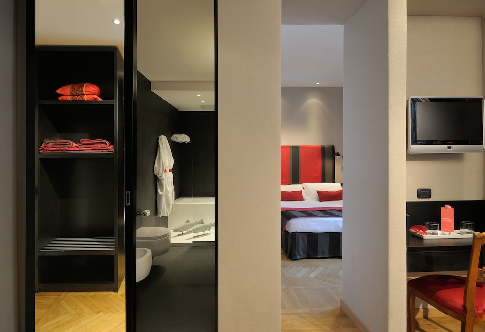 Hotel Alpi — Hotel rooms in Rome, Lazio