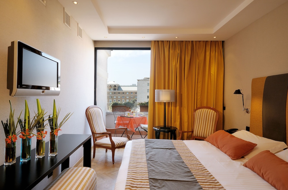 Hotel Alpi — Hotel rooms in Rome, Lazio
