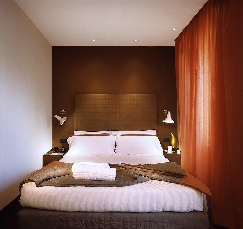 Hotel Alpi — Hotel rooms in Rome, Lazio
