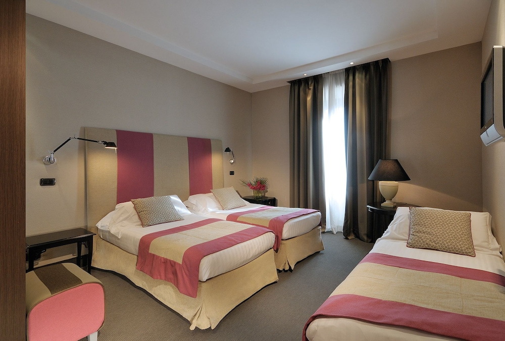 Hotel Alpi — Hotel rooms in Rome, Lazio