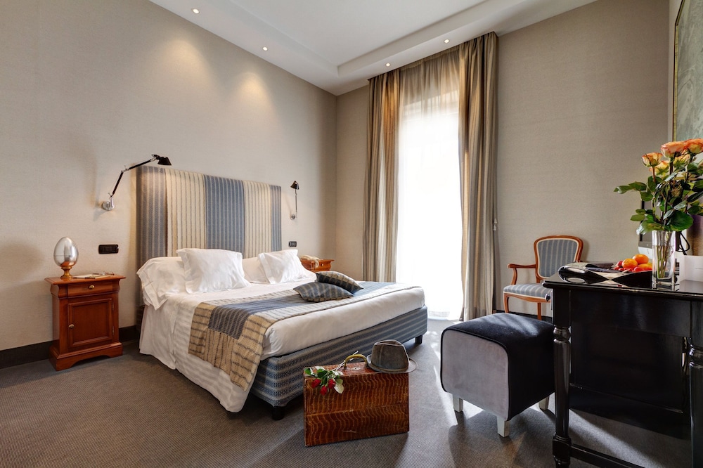 Hotel Alpi — Hotel rooms in Rome, Lazio
