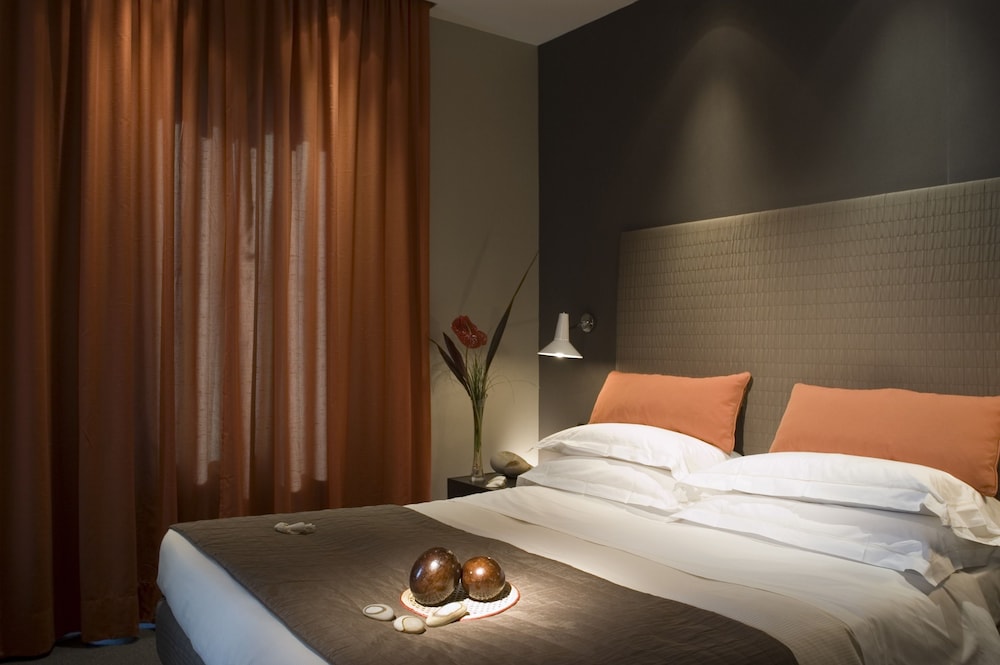 Hotel Alpi — Hotel rooms in Rome, Lazio