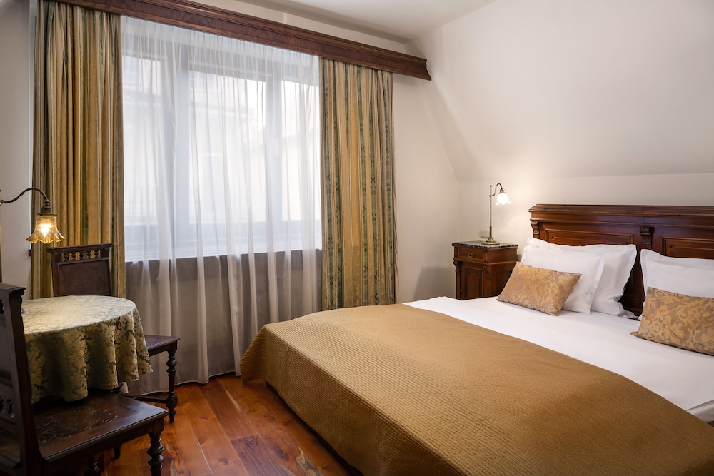 Grand Hotel Praha — Hotel rooms in Prague, Prague