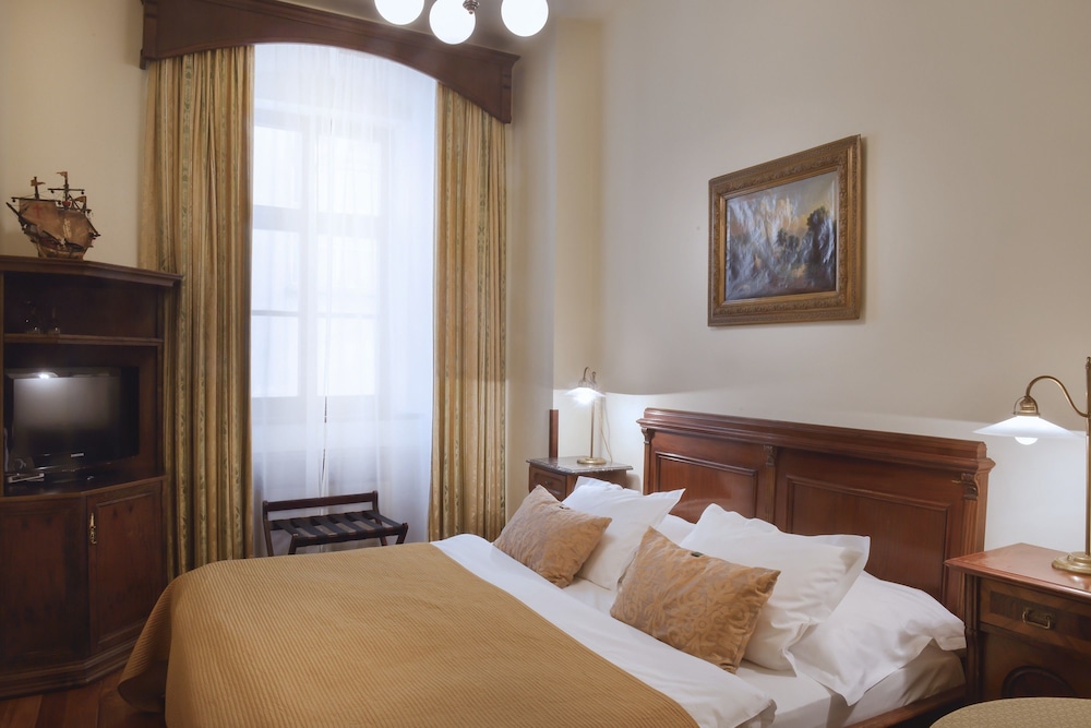 Grand Hotel Praha — Hotel rooms in Prague, Prague