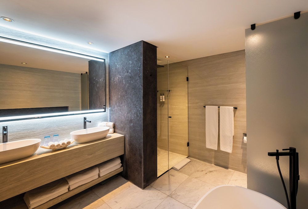 Hyatt Regency Cape Town — Hotel rooms in Cape Town, Western Cape