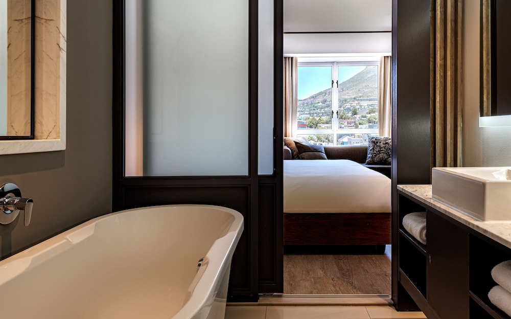 Hyatt Regency Cape Town — Hotel rooms in Cape Town, Western Cape