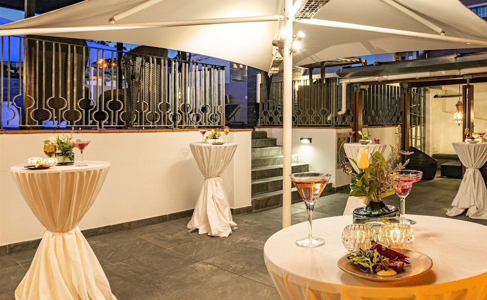 Hyatt Regency Cape Town — Restaurant & bars in Cape Town, Western Cape