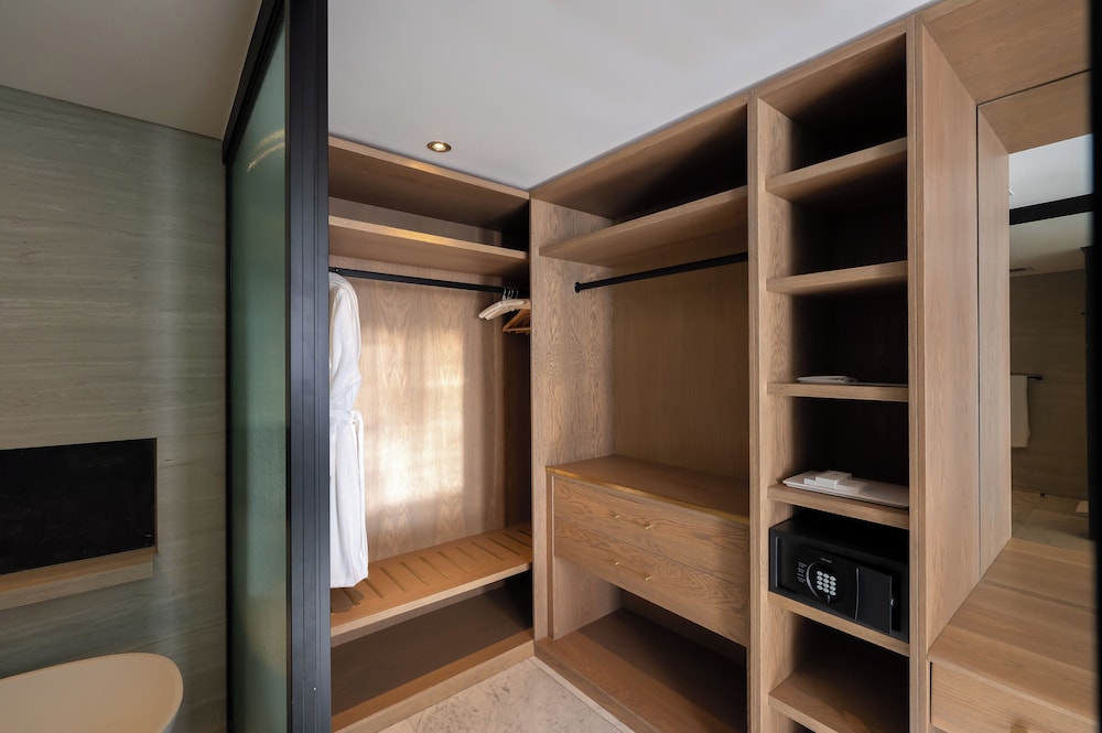 Hyatt Regency Cape Town — Hotel rooms in Cape Town, Western Cape