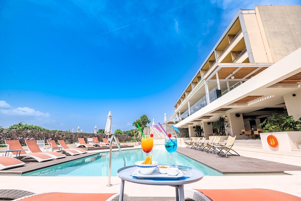 Divani Corfu Palace — Swimming pool in Corfu Town, Ionian Islands