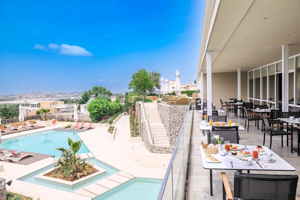 Divani Corfu Palace — Swimming pool in Corfu Town, Ionian Islands