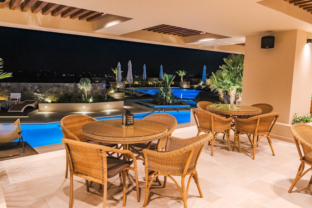 Divani Corfu Palace — Swimming pool in Corfu Town, Ionian Islands