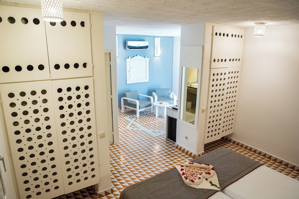 Shems Holiday Village & Aquapark — Hotel rooms in Skanes inc. Monastir, Monastir