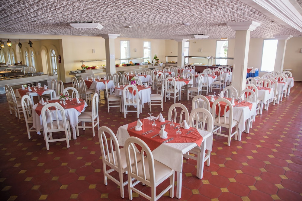 Shems Holiday Village & Aquapark — Restaurant & bars in Skanes inc. Monastir, Monastir