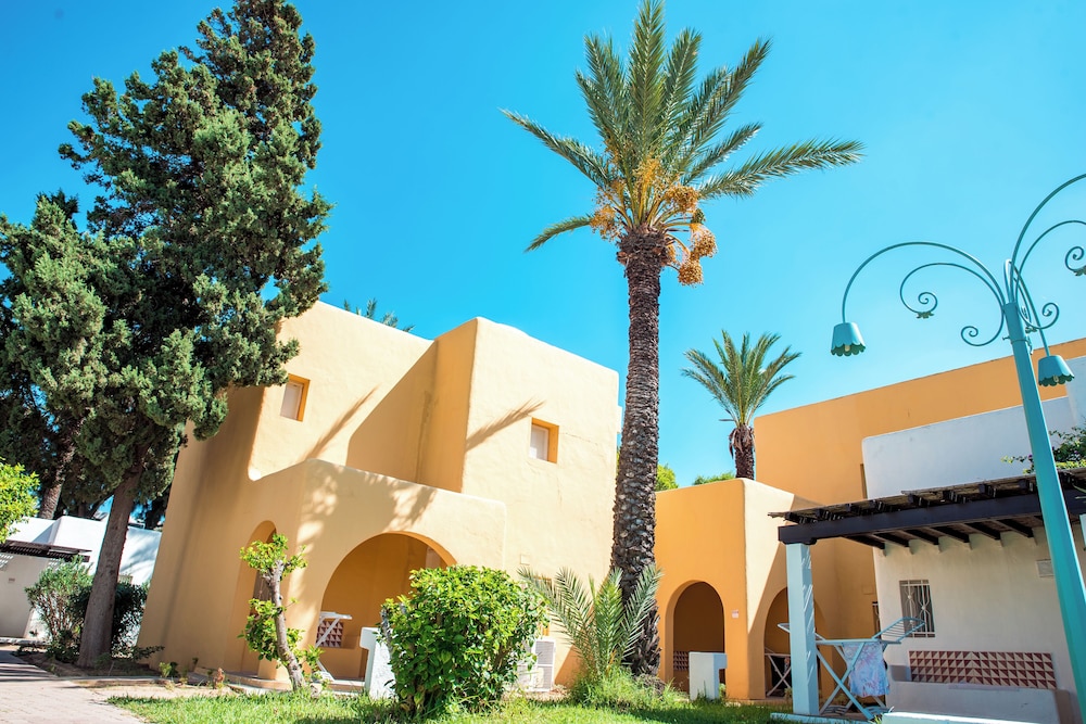 Shems Holiday Village & Aquapark — Hotel building in Skanes inc. Monastir, Monastir