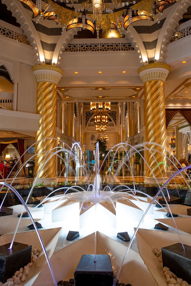 Jumeirah Zabeel Saray Dubai — Shared spaces in Dubai