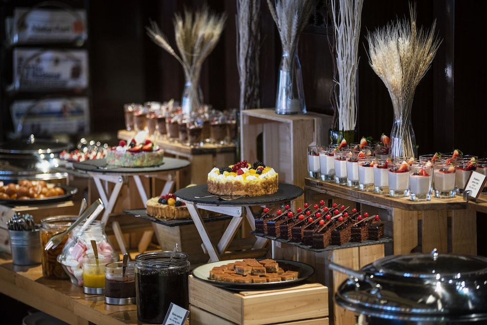 Khalidiya Palace Rayhaan by Rotana — Restaurant & bars in Abu Dhabi