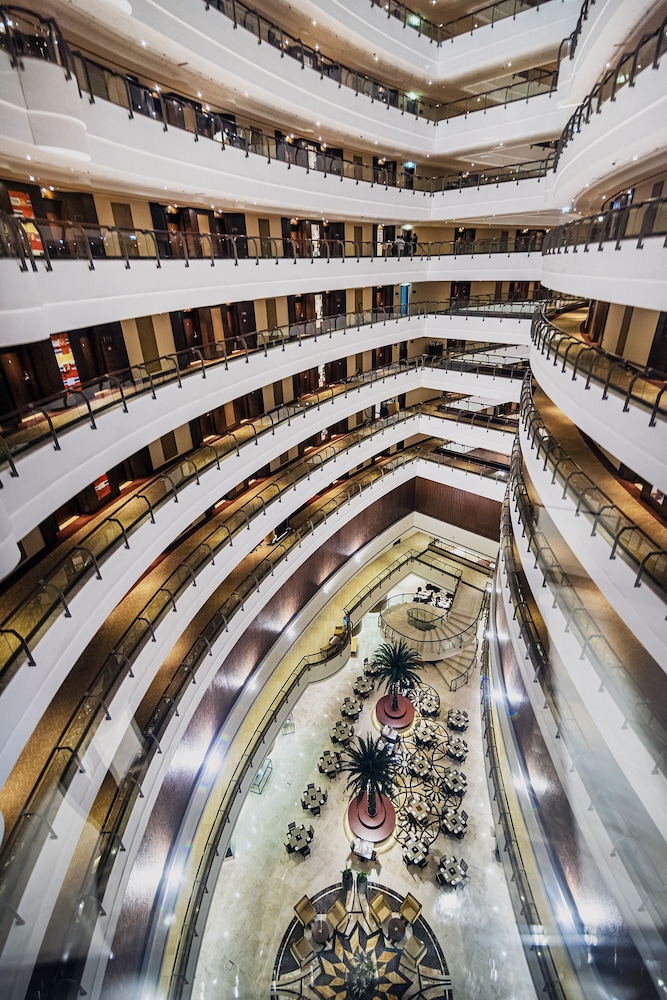 Khalidiya Palace Rayhaan by Rotana — Hotel building in Abu Dhabi