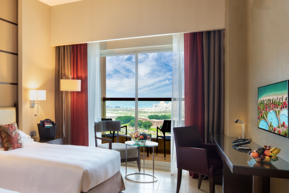 Khalidiya Palace Rayhaan by Rotana — Hotel rooms in Abu Dhabi