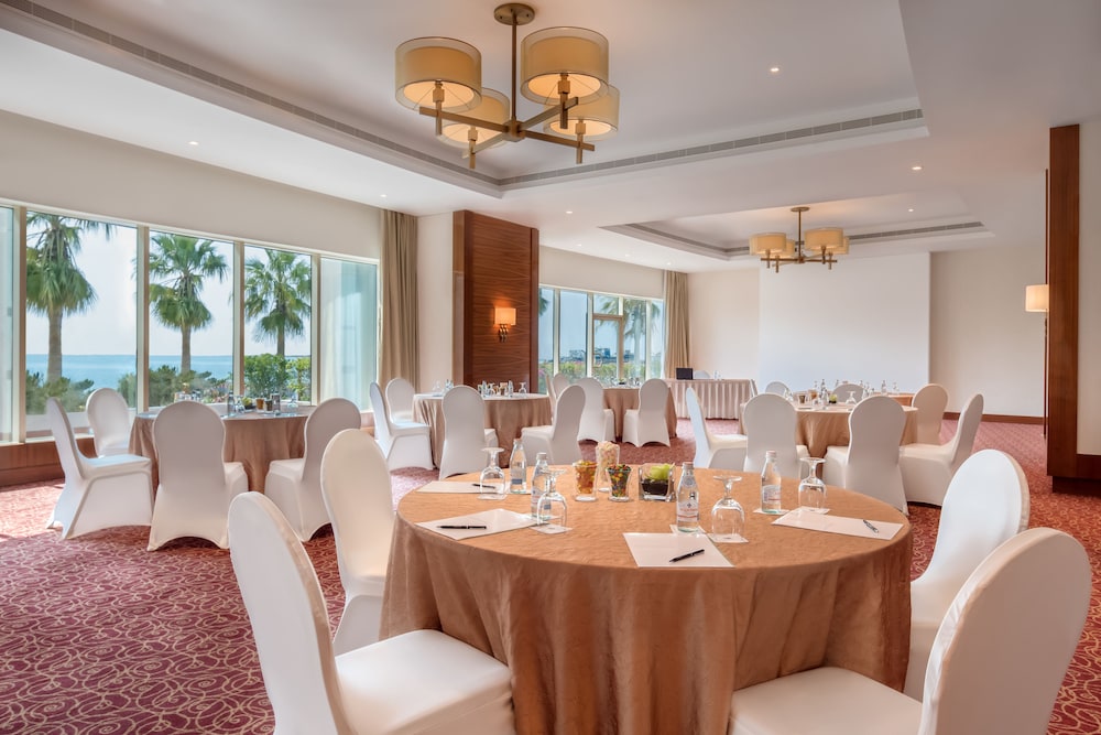 Khalidiya Palace Rayhaan by Rotana — Restaurant & bars in Abu Dhabi