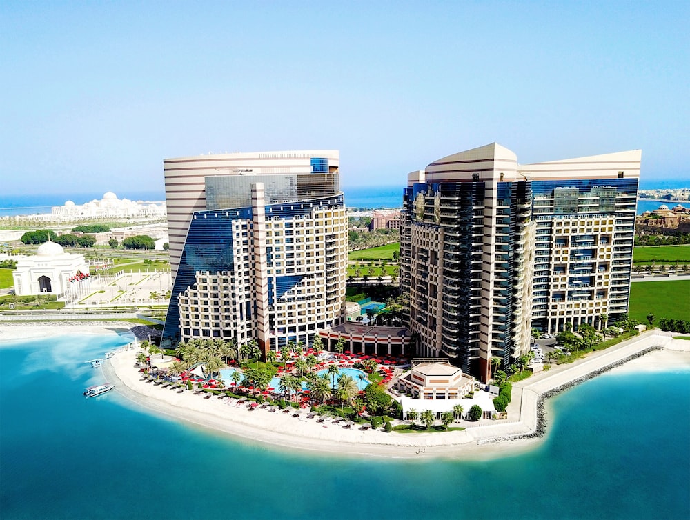 Khalidiya Palace Rayhaan by Rotana — Hotel building in Abu Dhabi