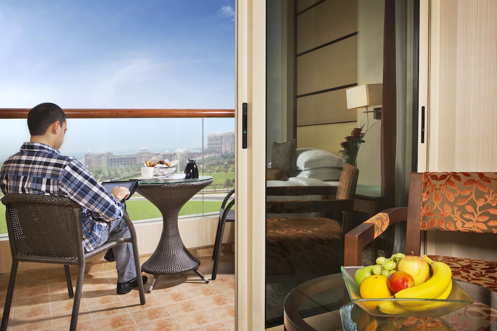 Khalidiya Palace Rayhaan by Rotana — Hotel rooms in Abu Dhabi