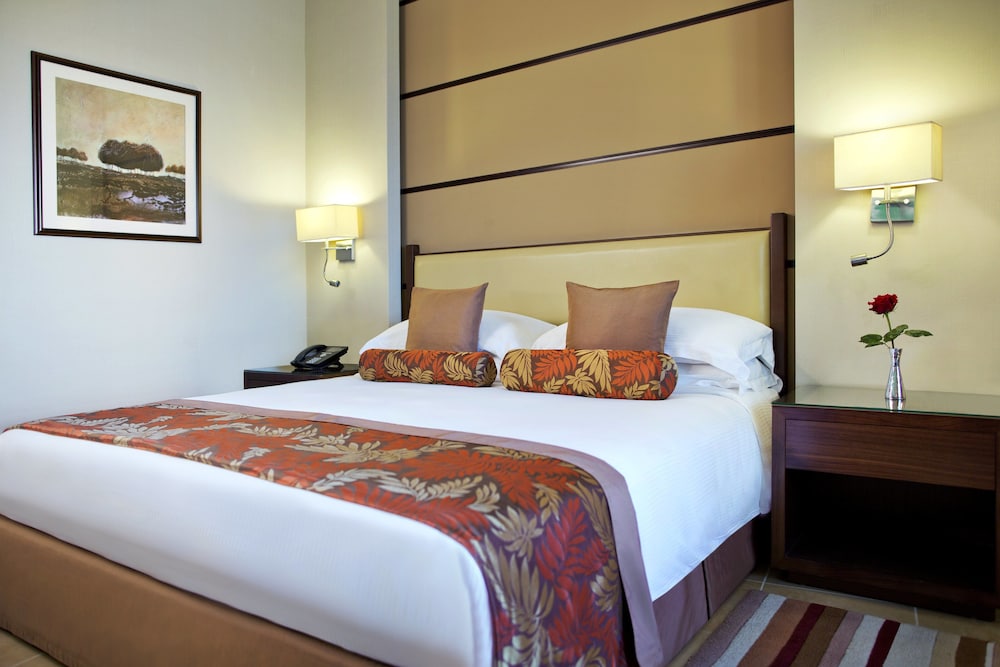Khalidiya Palace Rayhaan by Rotana — Hotel rooms in Abu Dhabi