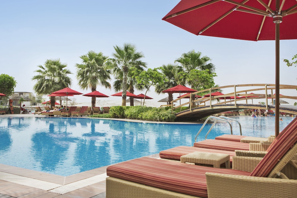 Khalidiya Palace Rayhaan by Rotana — Swimming pool in Abu Dhabi