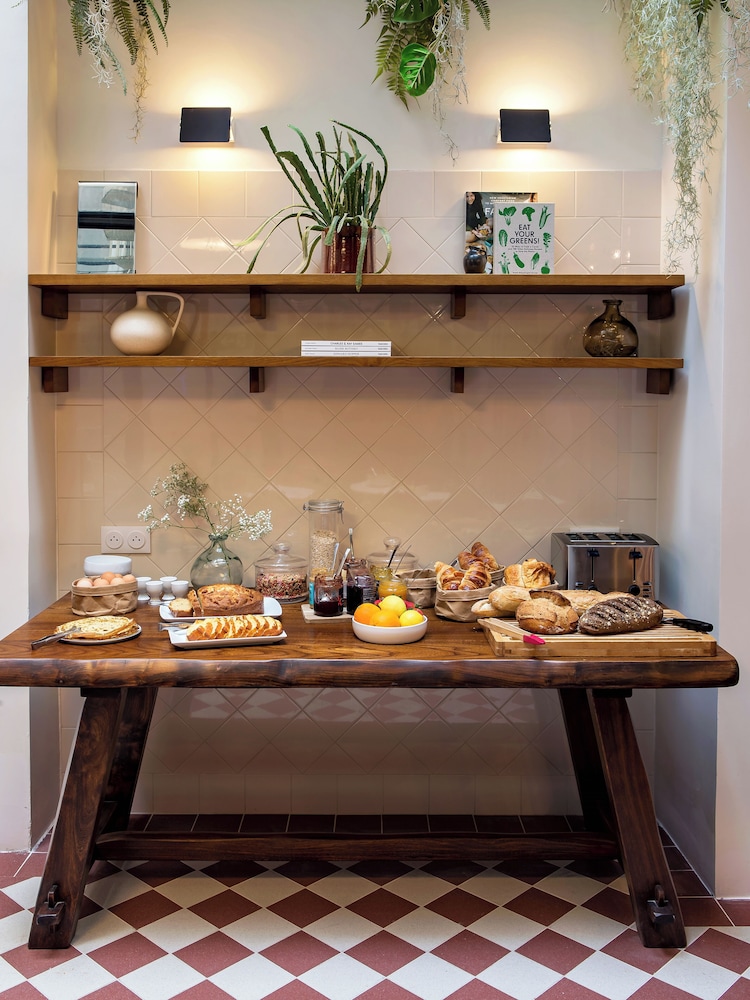 Hôtel Dalila — Restaurant & bars in Paris, Ile-de-France