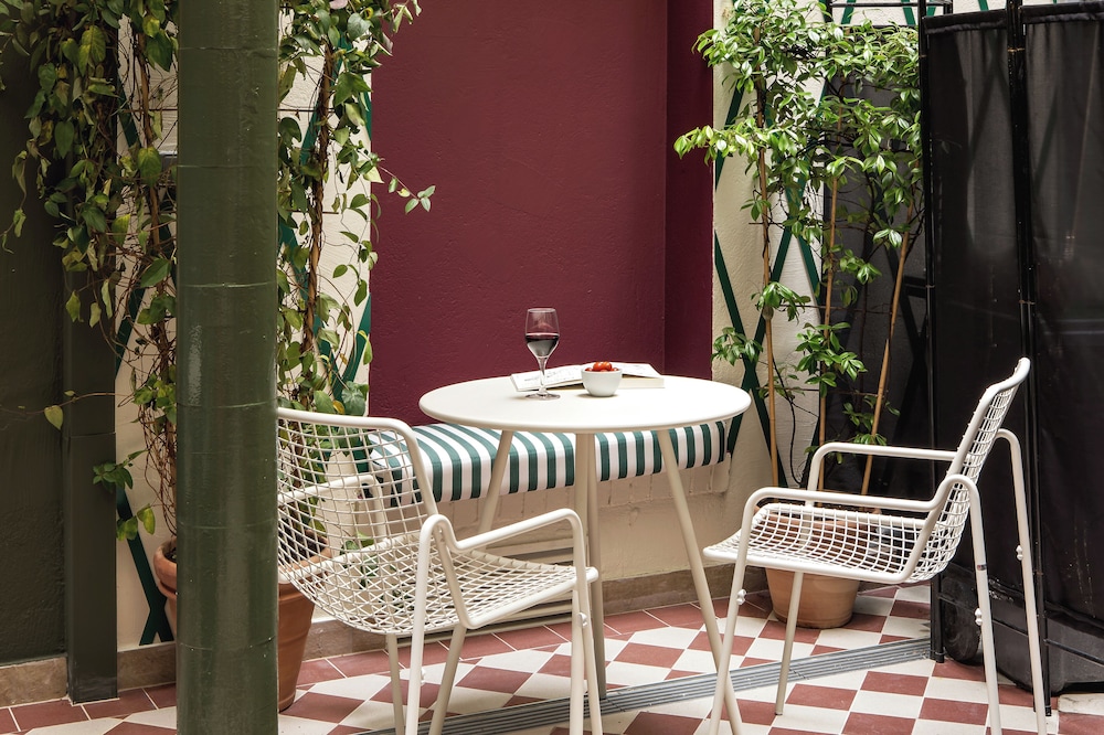 Hôtel Dalila — Restaurant & bars in Paris, Ile-de-France