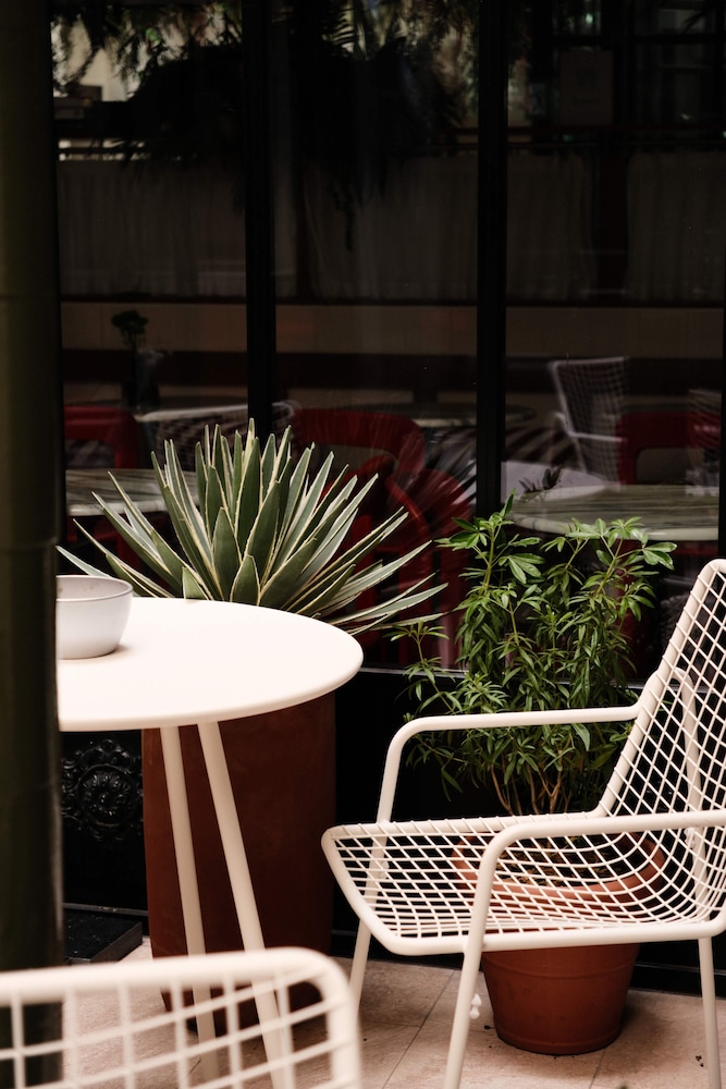 Hôtel Dalila — Restaurant & bars in Paris, Ile-de-France