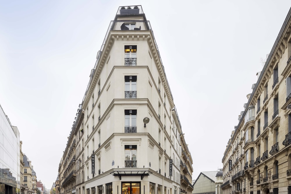Le 12 Hotel