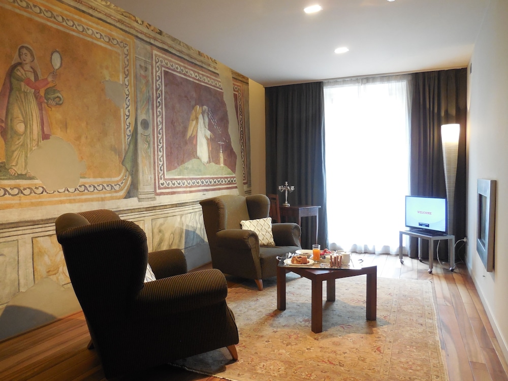Palazzo Ai Capitani — Hotel rooms in Peschiera del Garda, Veneto