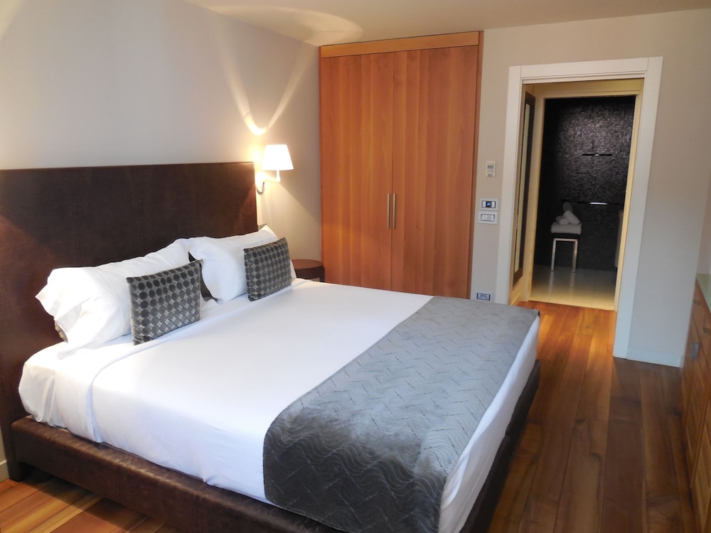Palazzo Ai Capitani — Hotel rooms in Peschiera del Garda, Veneto
