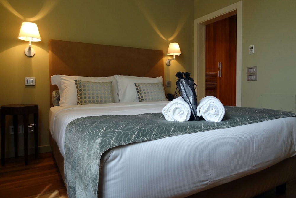 Palazzo Ai Capitani — Hotel rooms in Peschiera del Garda, Veneto