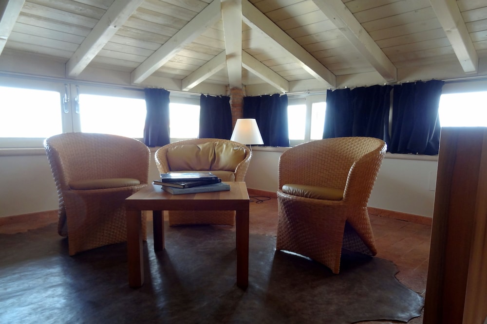 Palazzo Ai Capitani — Hotel rooms in Peschiera del Garda, Veneto