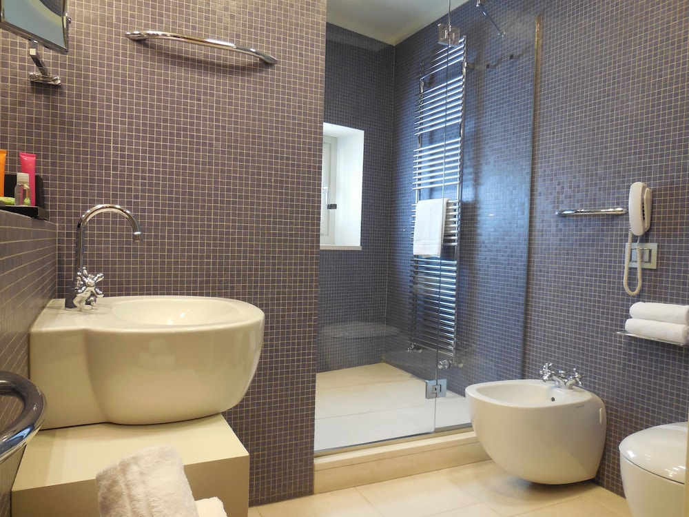 Palazzo Ai Capitani — Hotel rooms in Peschiera del Garda, Veneto