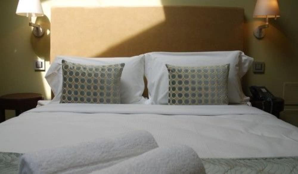 Palazzo Ai Capitani — Hotel rooms in Peschiera del Garda, Veneto