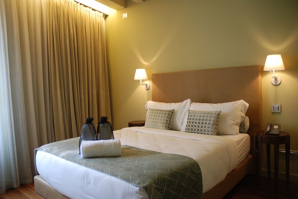 Palazzo Ai Capitani — Hotel rooms in Peschiera del Garda, Veneto